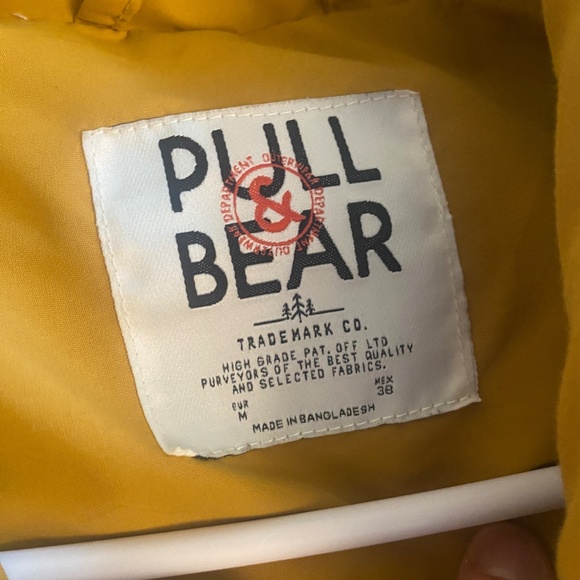 Men's Medium Pull & Bear Yellow Puffer Jacket - Picture 3 of 3